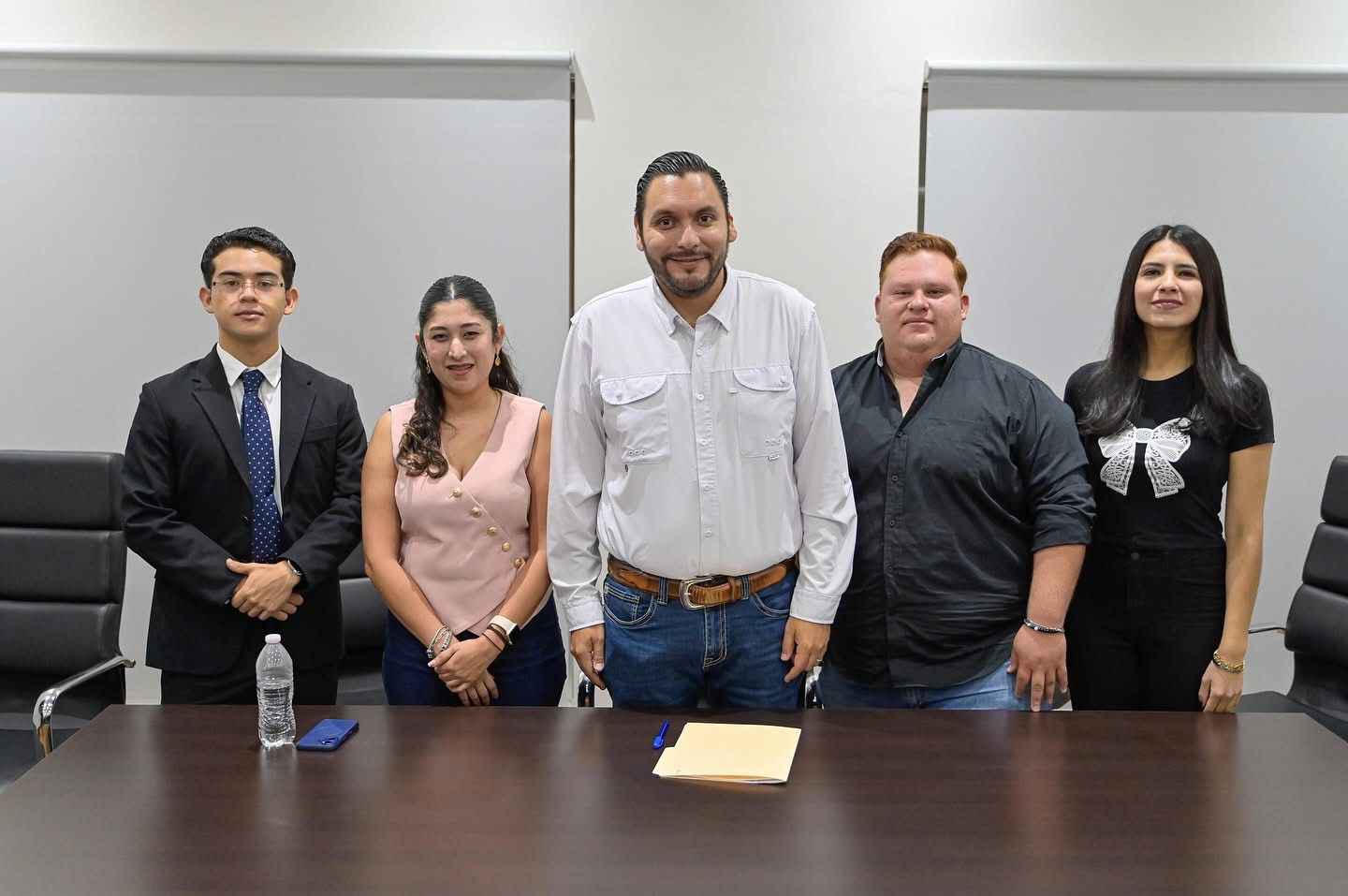 Carlos Villarreal impulsa talento con Premio Municipal de la Juventud 2025
