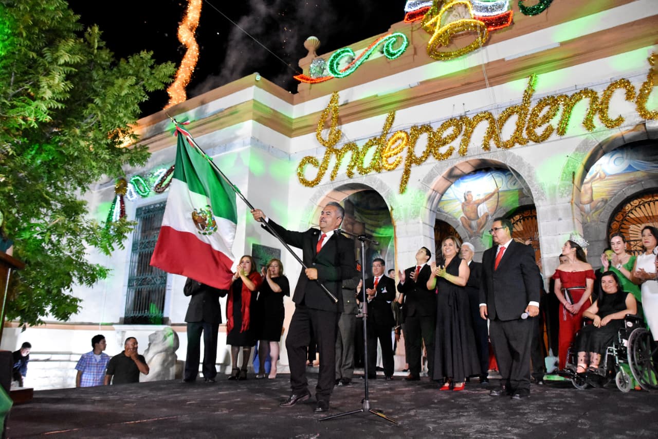 >VÍCTOR LEIJA ENCABEZA CEREMONIA DEL GRITO DE INDEPENDENCIA EN CUATRO CIÉNEGAS