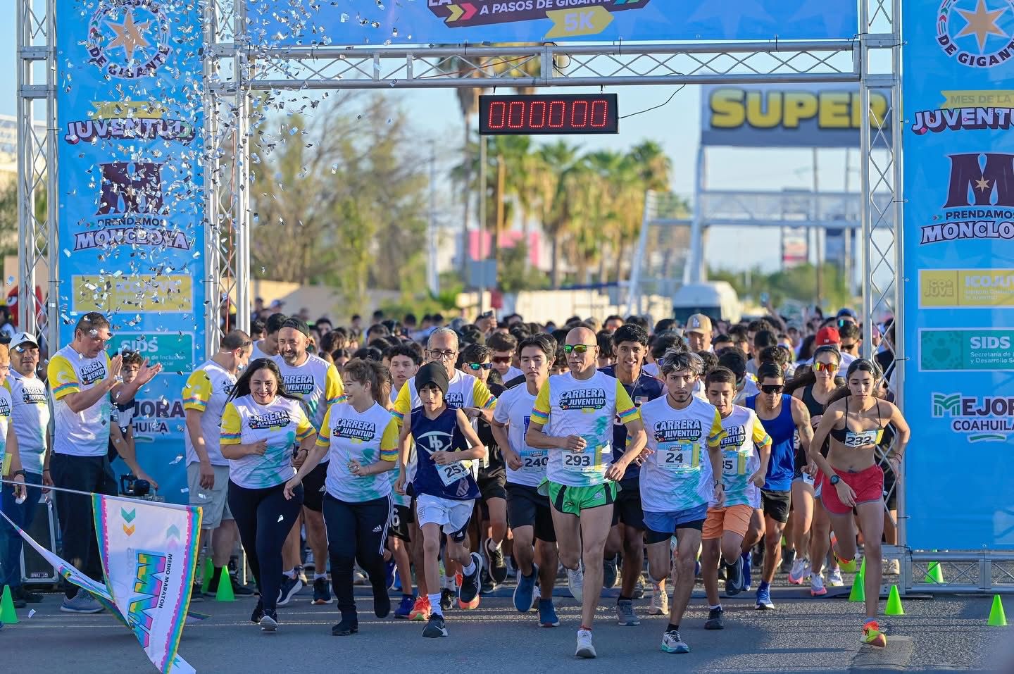 Carlos Villarreal y Manolo Jiménez celebran a la juventud con carrera de 5K