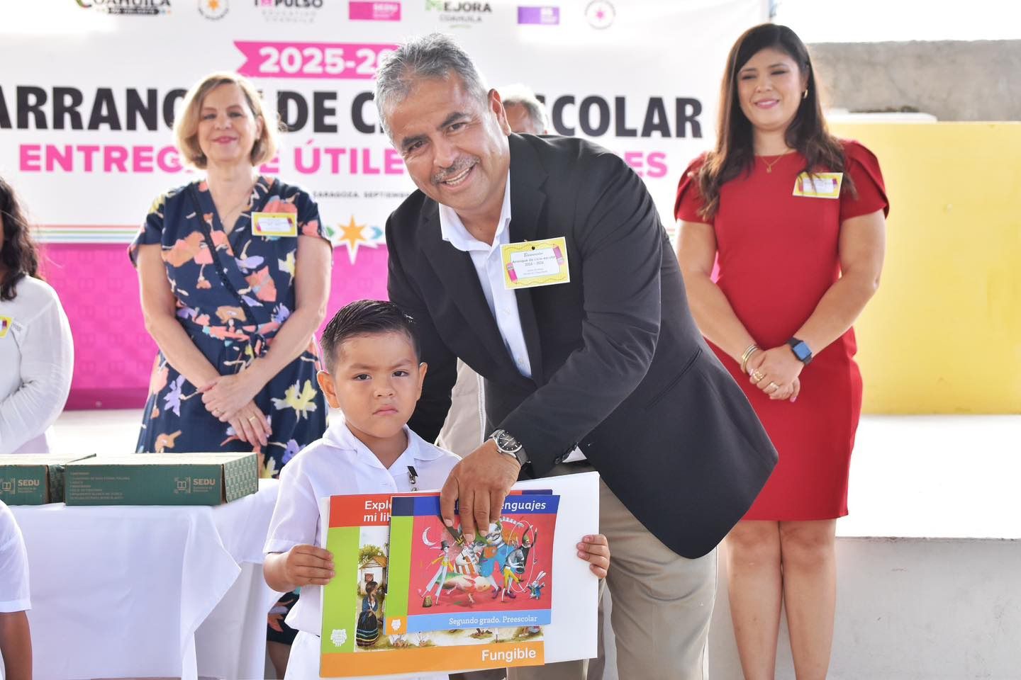 >REFRENDA VÍCTOR LEIJA SU COMPROMISO CON LA EDUCACIÓN