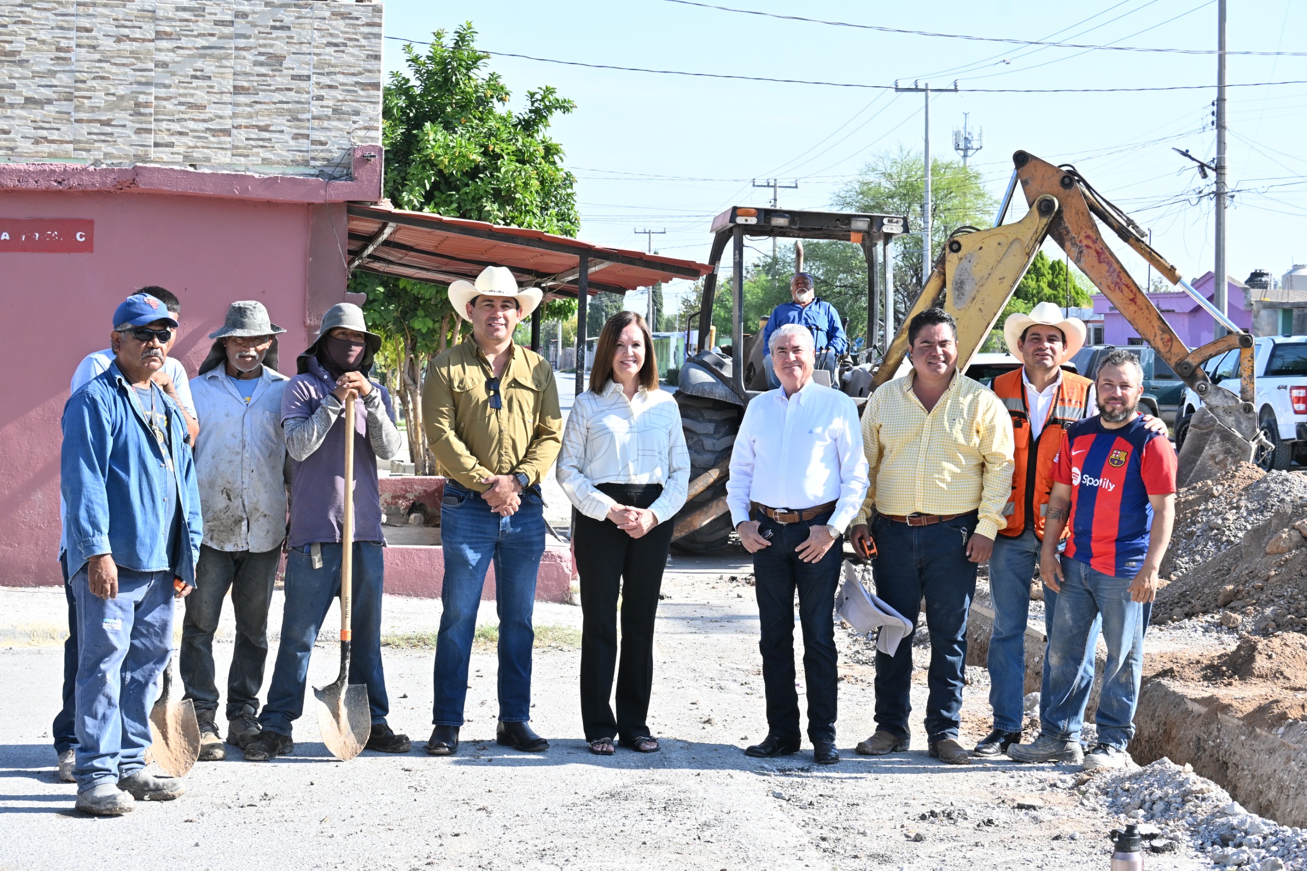 >Sari Pérez supervisa obra hidráulica que se realiza en la colonia Occidental