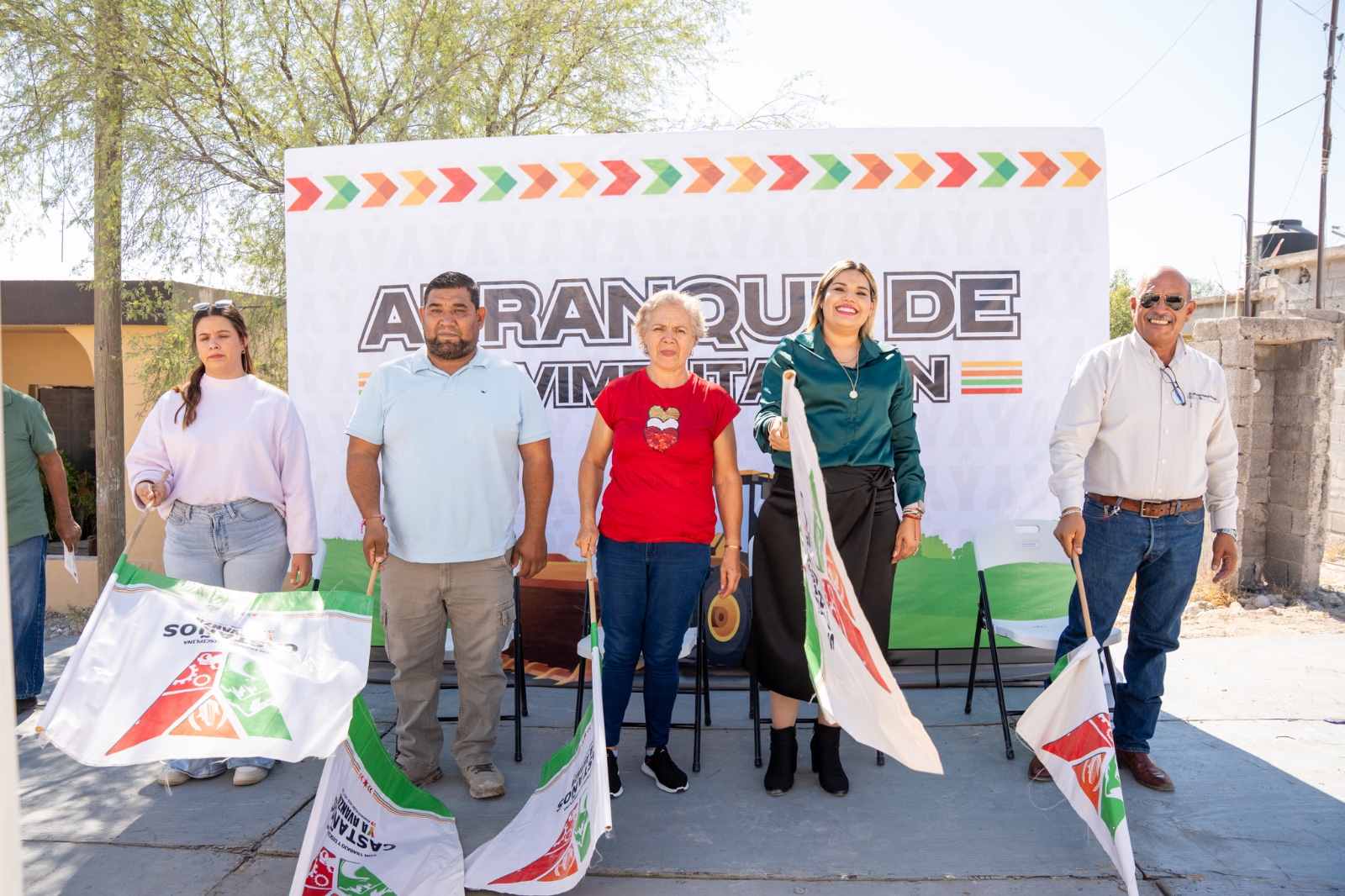 >INICIA YESICA SIFUENTES OBRA DE PAVIMENTACIÓN EN LA COL. INDEPENDENCIA