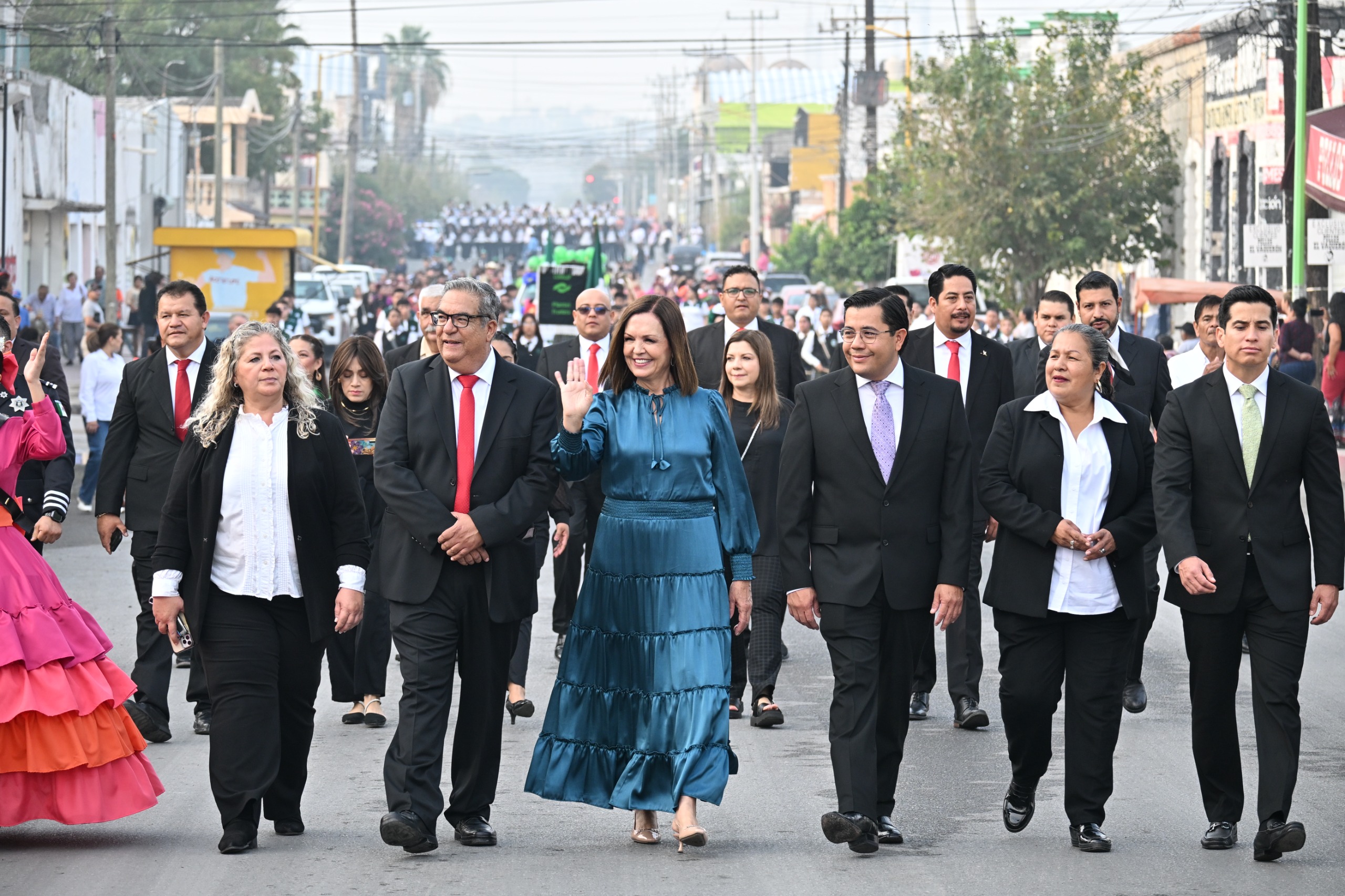 >Frontera vive un desfile sin precedentes con 49 contingentes
