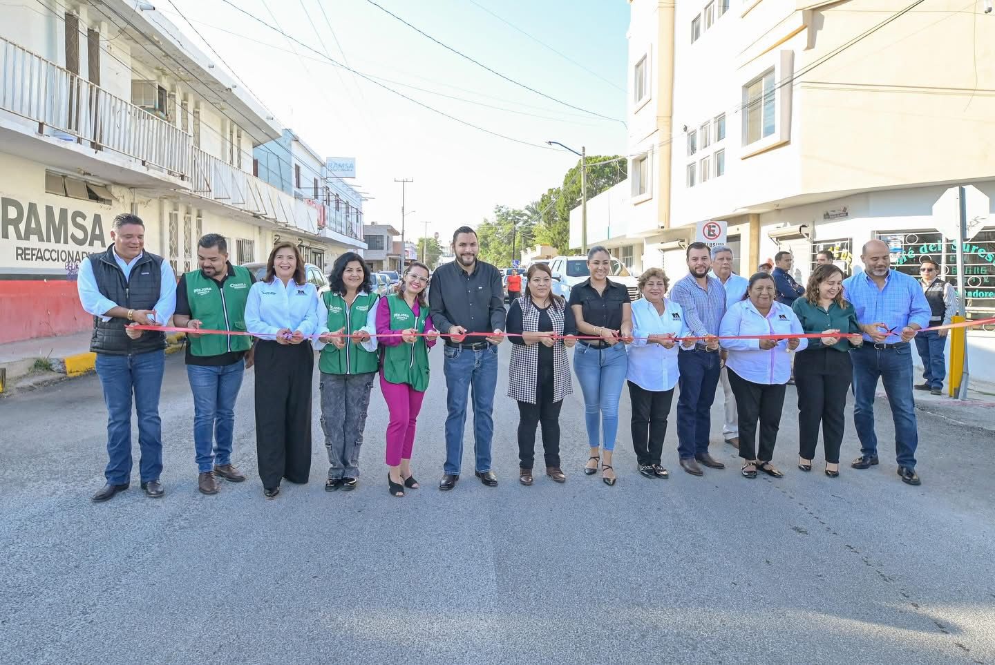 Carlos Villarreal entrega obras de recarpeteo con inversión superior a 3 mdp