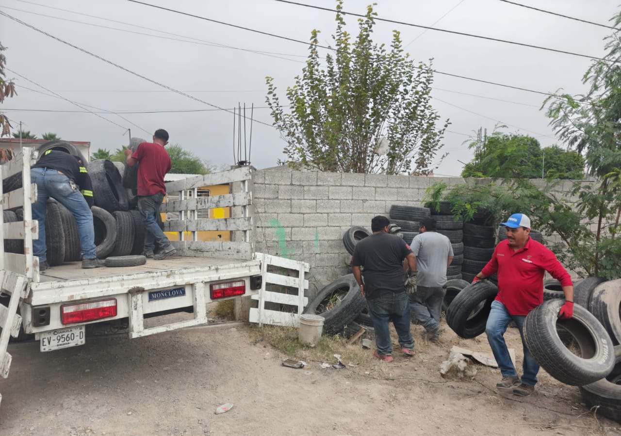 >Con el Llantatrón se refuerza limpieza y prevención en la colonia Diana Laura
