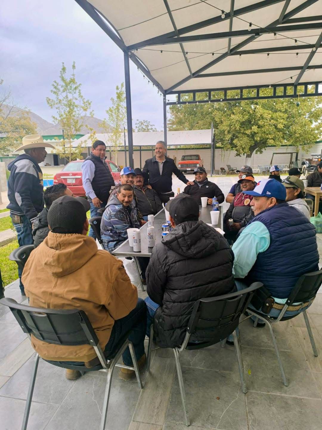 >RECONOCE VÍCTOR LEIJA LABOR DEL EQUIPO DE SERVICIOS PRIMARIOS Y MEDIO AMBIENTE DE CUATRO CIÉNEGAS