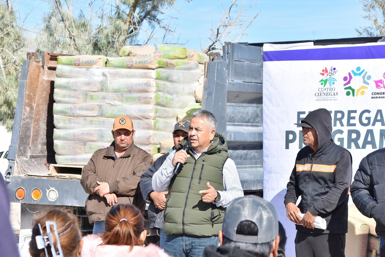 >FORTALECE CUATRO CIÉNEGAS BIENESTAR EN COMUNIDADES RURALES CON ENTREGA DE TINACOS Y CEMENTO